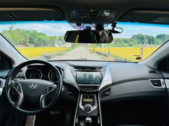 HYUNDAI現代 ELANTRA  第12張相片