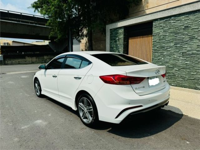 HYUNDAI現代 ELANTRA  第4張相片