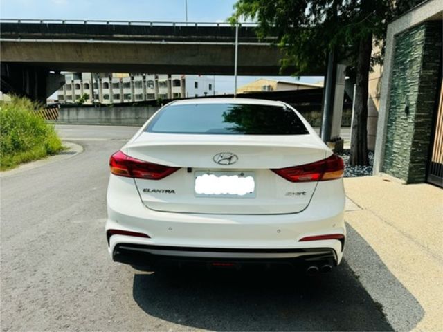 HYUNDAI現代 ELANTRA  第5張相片