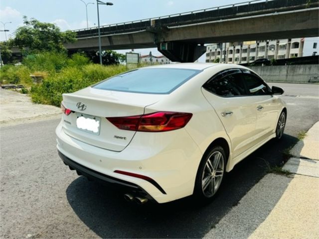 HYUNDAI現代 ELANTRA  第6張相片