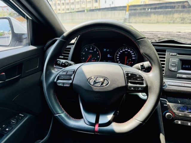 HYUNDAI現代 ELANTRA  第12張相片