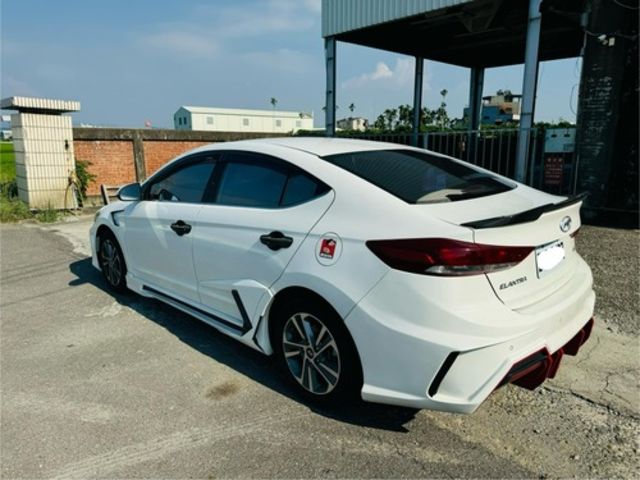 HYUNDAI現代 ELANTRA  第4張相片