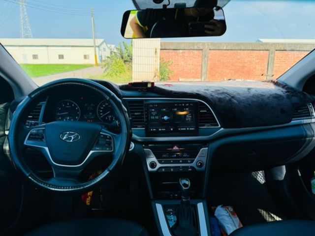 HYUNDAI現代 ELANTRA  第7張相片
