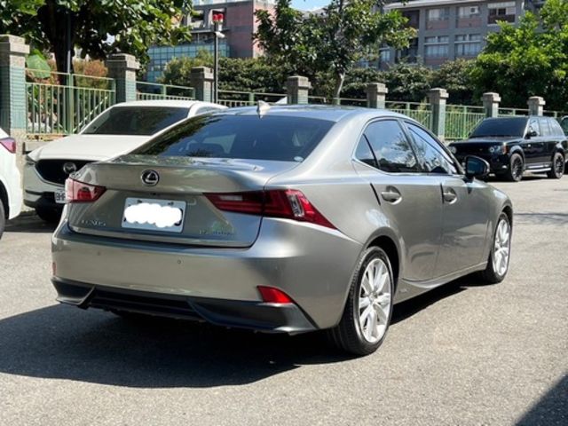 LEXUS凌志 IS 300H  第4張相片