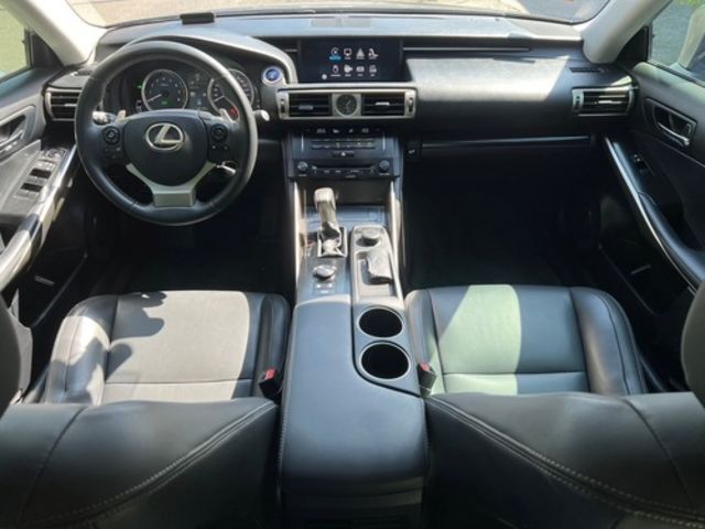 LEXUS凌志 IS 300H  第7張相片
