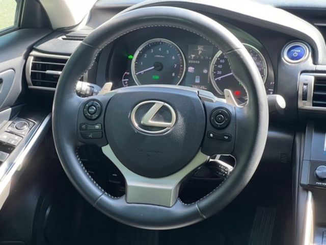 LEXUS凌志 IS 300H  第8張相片