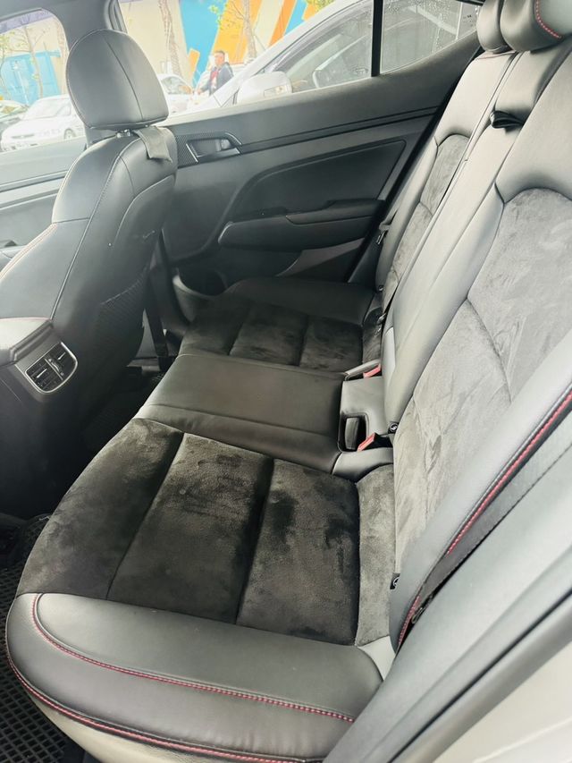 HYUNDAI現代 ELANTRA  第6張相片