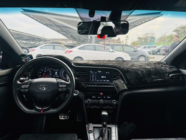 HYUNDAI現代 ELANTRA  第7張相片