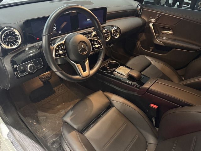 M-BENZ賓士 CLA200  第3張相片