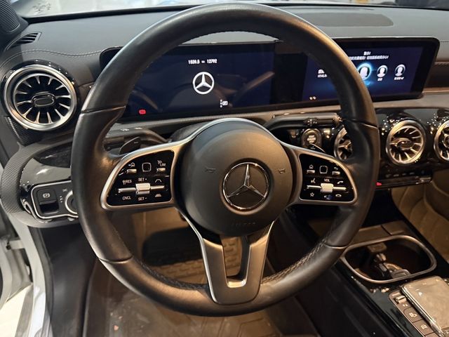 M-BENZ賓士 CLA200  第5張相片
