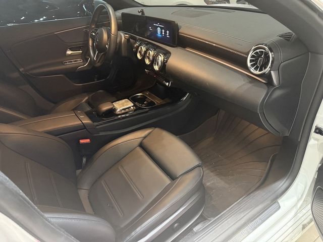 M-BENZ賓士 CLA200  第6張相片