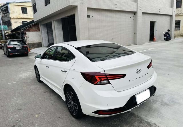 HYUNDAI現代 ELANTRA  第1張相片