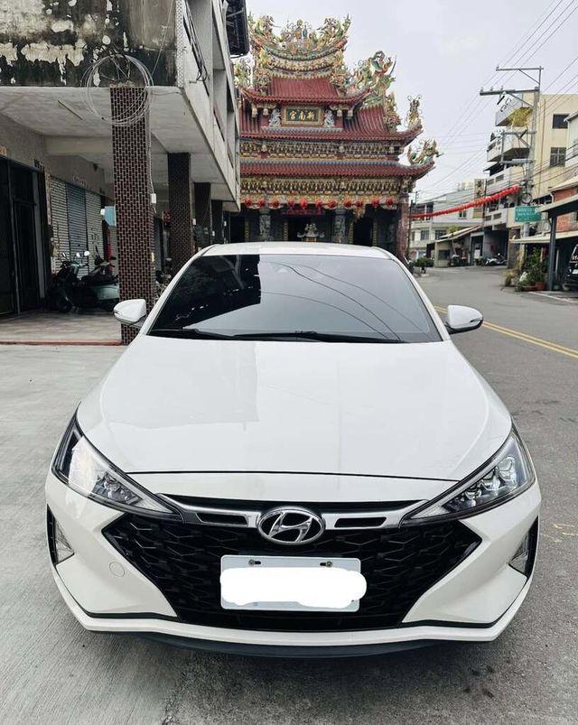 HYUNDAI現代 ELANTRA  第3張相片