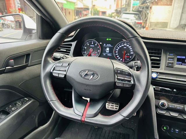 HYUNDAI現代 ELANTRA  第4張相片
