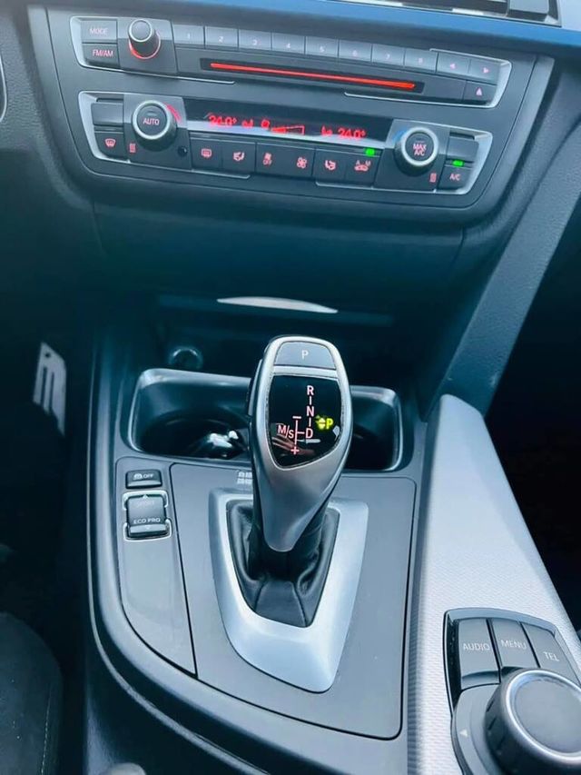 BMW寶馬 320I SEDAN ZA  第4張相片