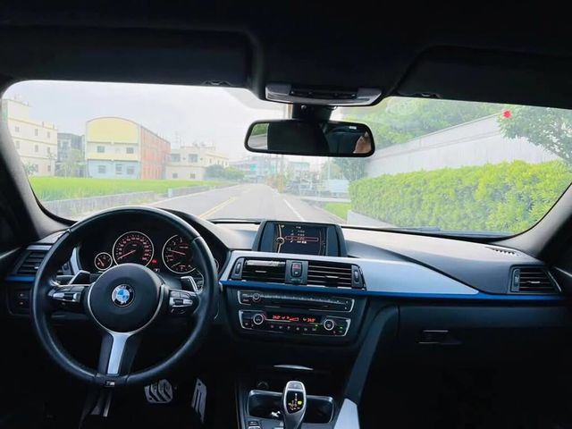 BMW寶馬 320I SEDAN ZA  第7張相片