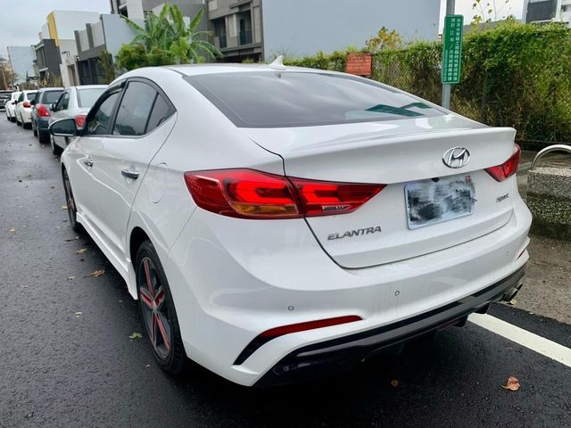 HYUNDAI現代 ELANTRA  第3張相片