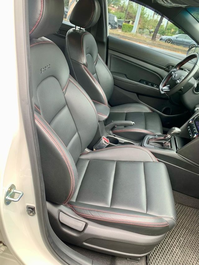 HYUNDAI現代 ELANTRA  第5張相片