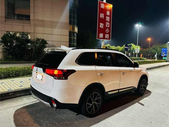 MITSUBISHI三菱 OUTLANDER  第4張相片