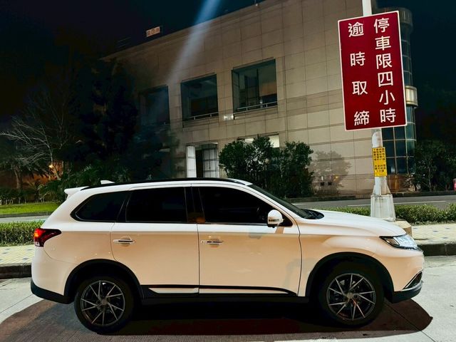 MITSUBISHI三菱 OUTLANDER  第5張相片