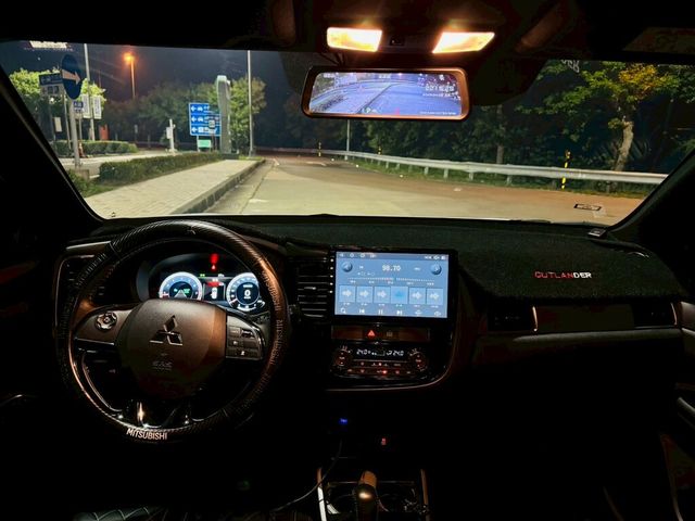 MITSUBISHI三菱 OUTLANDER  第15張相片