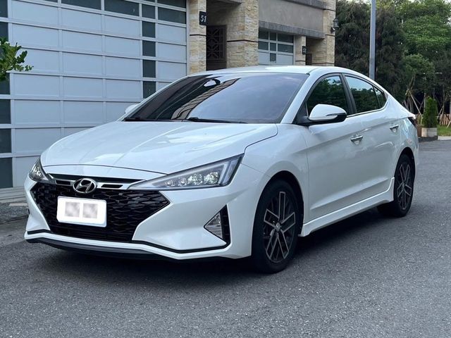 HYUNDAI現代 ELANTRA  第1張相片