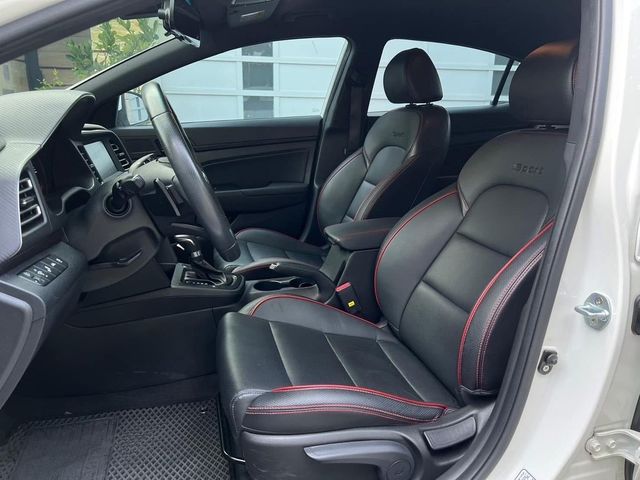 HYUNDAI現代 ELANTRA  第3張相片