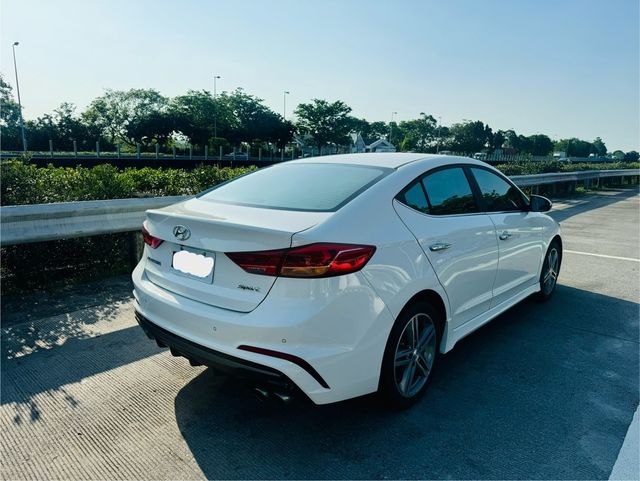 HYUNDAI現代 ELANTRA  第4張相片