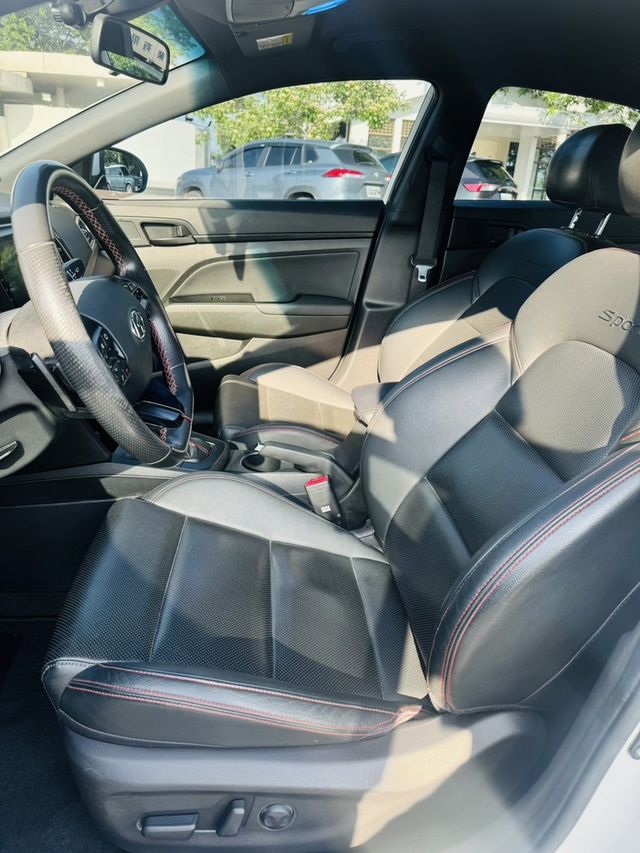 HYUNDAI現代 ELANTRA  第5張相片
