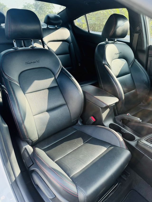 HYUNDAI現代 ELANTRA  第8張相片
