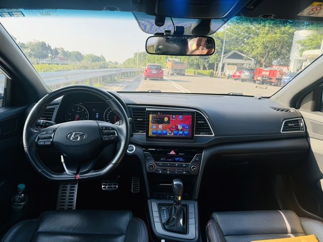 HYUNDAI現代 ELANTRA  第14張相片