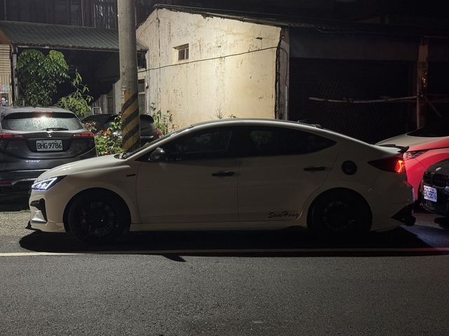HYUNDAI現代 ELANTRA  第3張相片