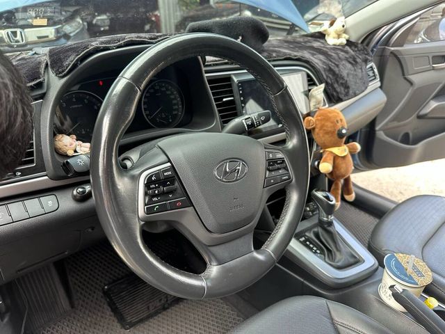 HYUNDAI現代 ELANTRA  第3張相片