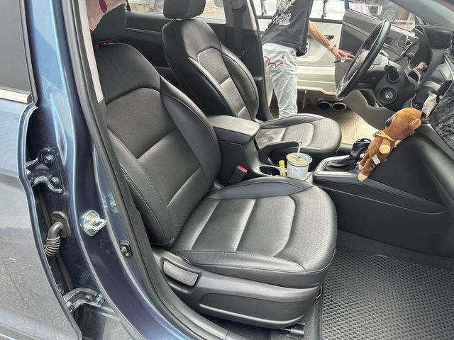 HYUNDAI現代 ELANTRA  第5張相片
