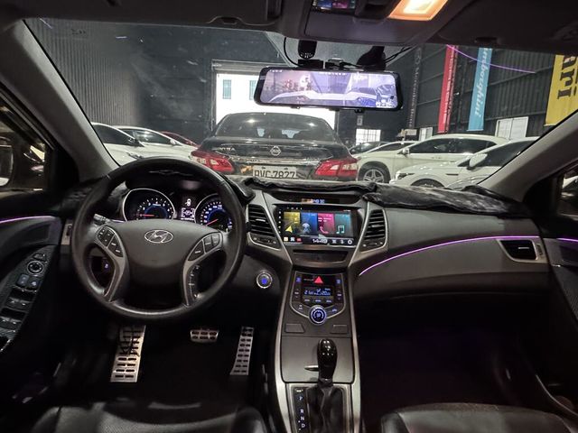 HYUNDAI現代 ELANTRA  第6張相片