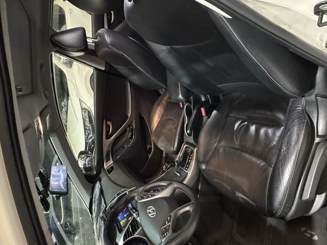 HYUNDAI現代 ELANTRA  第7張相片