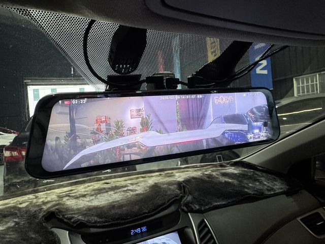 HYUNDAI現代 ELANTRA  第11張相片