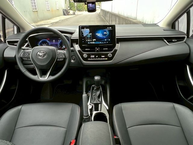 TOYOTA豐田 COROLLA ALTIS HYBRID  第10張相片
