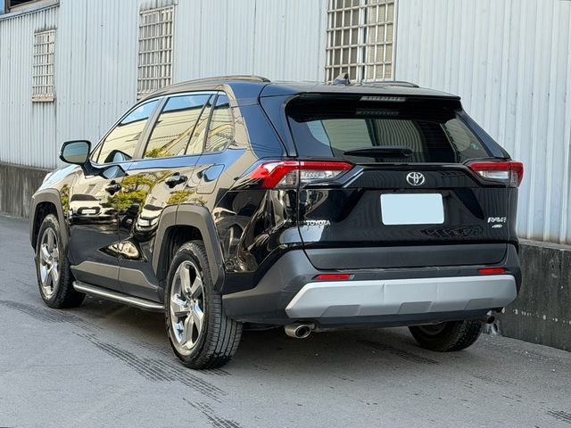 TOYOTA豐田 RAV4  第2張相片