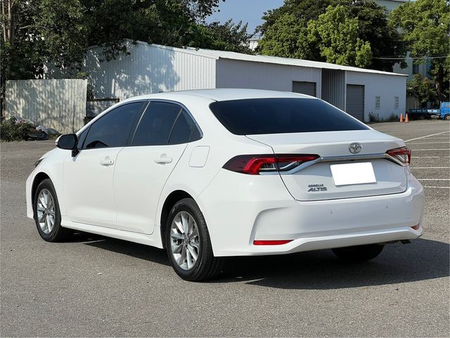 TOYOTA豐田 ALTIS  第3張相片