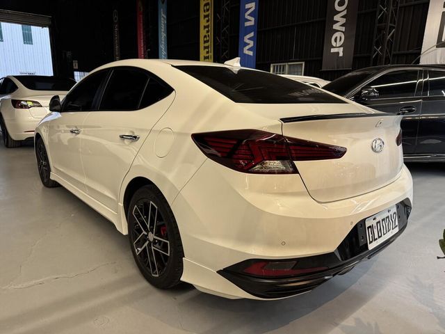 HYUNDAI現代 ELANTRA  第4張相片