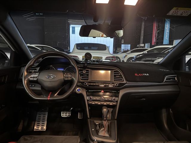 HYUNDAI現代 ELANTRA  第9張相片