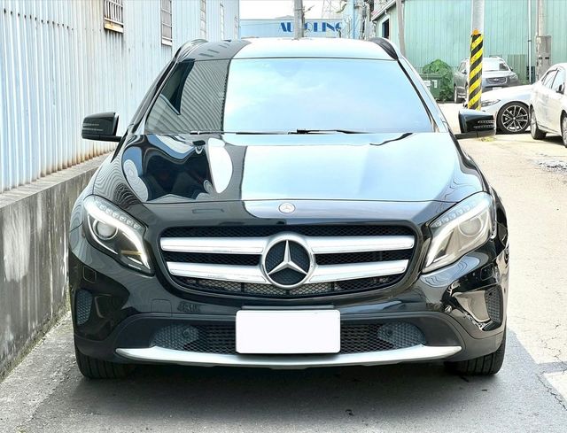 M-BENZ賓士 GLA180  第3張相片