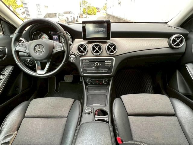 M-BENZ賓士 GLA180  第4張相片