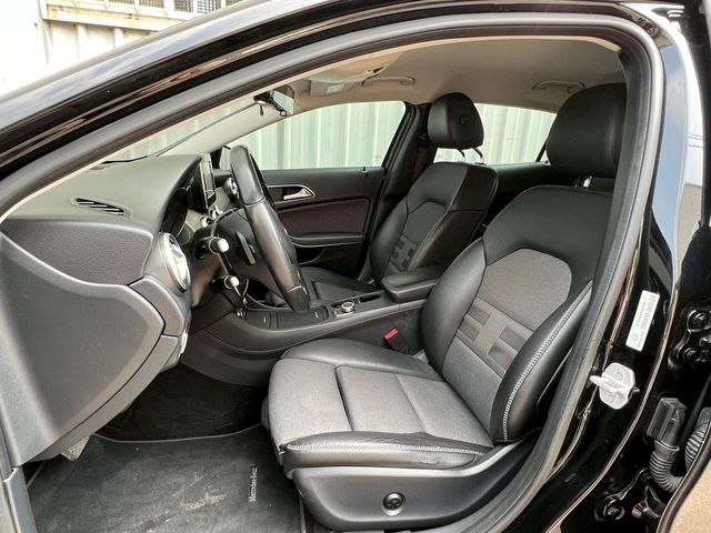 M-BENZ賓士 GLA180  第6張相片