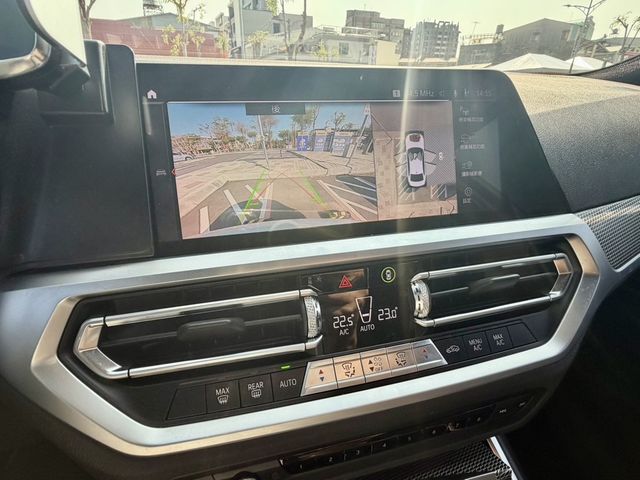 BMW寶馬 320I  第6張相片