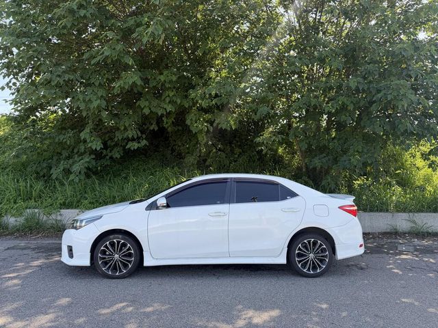 TOYOTA豐田 ALTIS  第3張相片