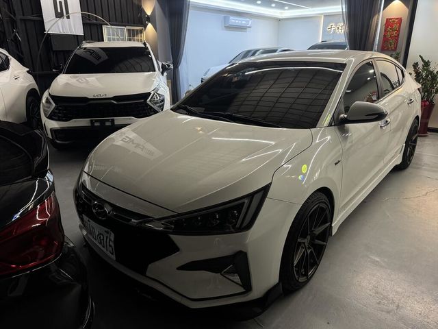 HYUNDAI現代 ELANTRA  第1張相片