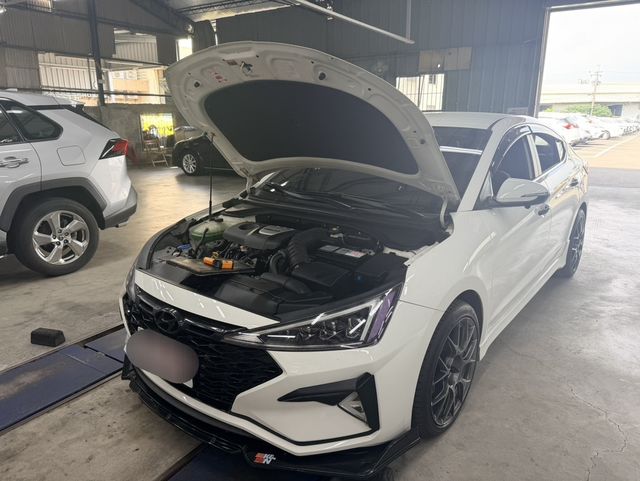 HYUNDAI現代 ELANTRA  第1張相片