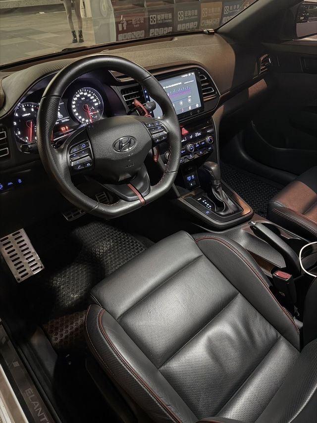 HYUNDAI現代 ELANTRA  第3張相片